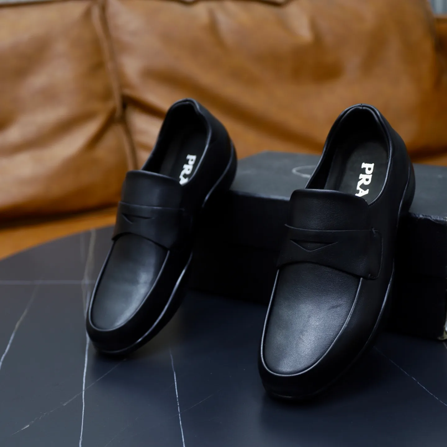 Factory price: 600💰Top original order Brand: PRADA (Prada) Standard code: Men's size 38/44 (45 can be customized) Grade: Same as the official website Material: Original cowhide surface, cowhide lining, original wear-resistant soft outsole Style category: casual sports shoes, young fashion, European and American trends, British style Color: actual picture color